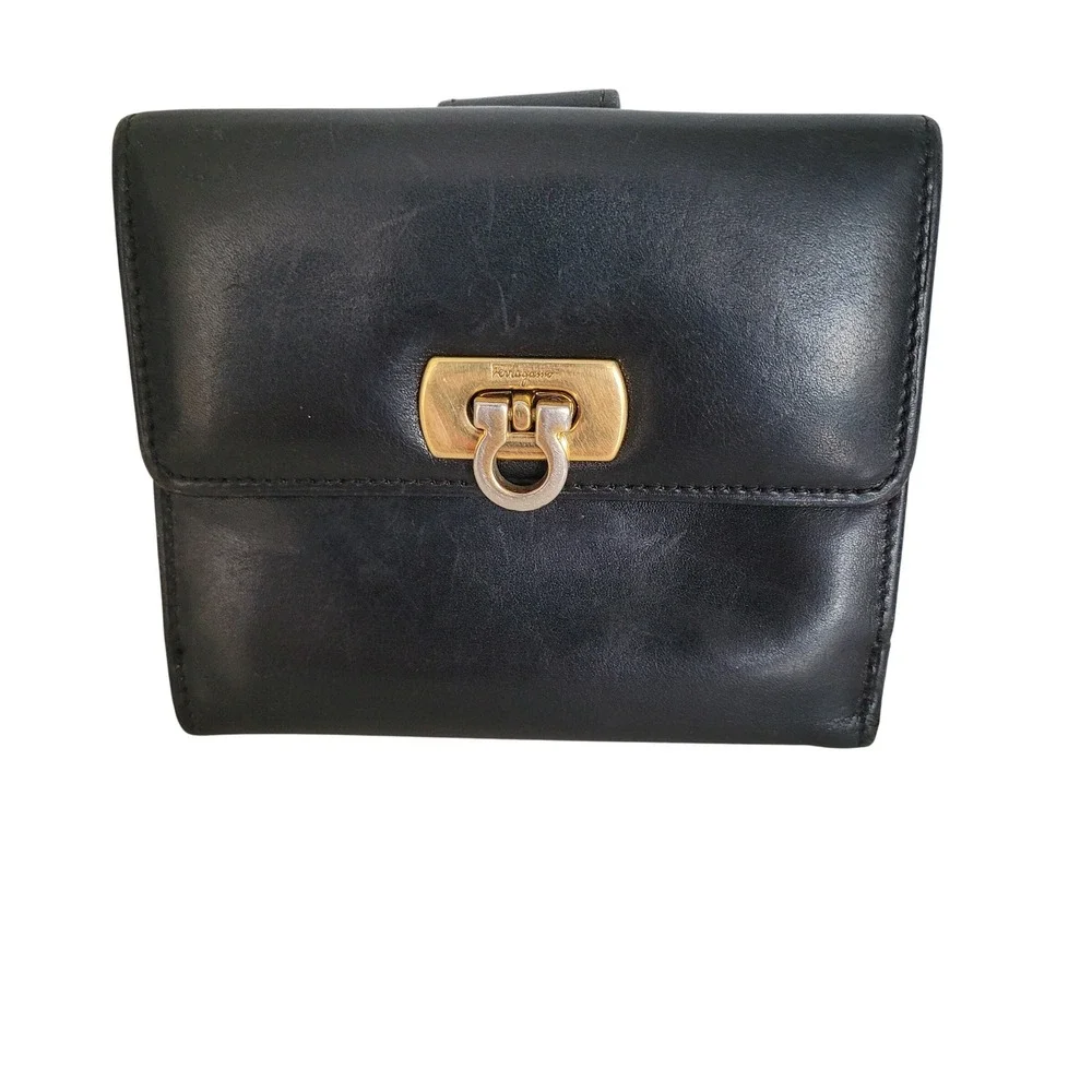 Salvatore Ferragamo Black Leather Gancini Bifold Wallet Vintage 224059 Italy